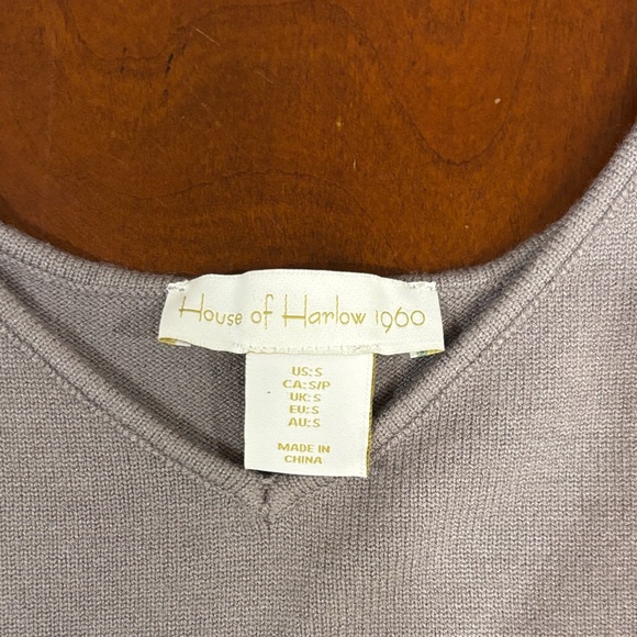 House of Harlow 1960 Gray V-Neck Crop Top - Picture 2 of 7